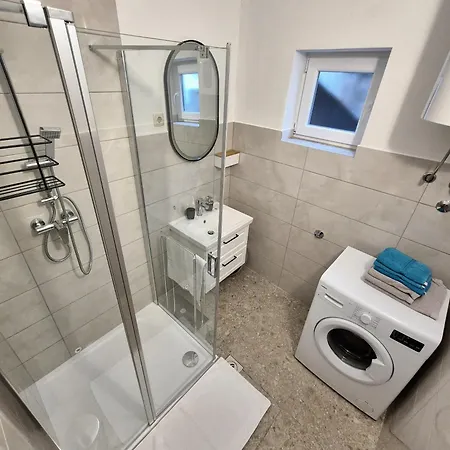 2423a Apartment *