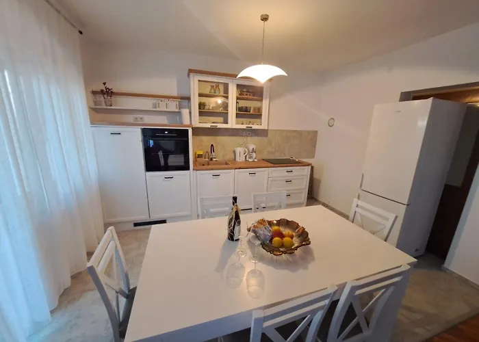 2423a Apartment *